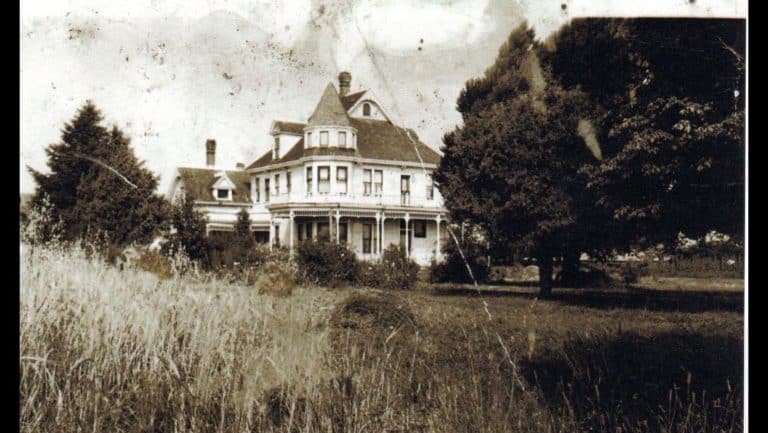 Skagit Valley Potato Gallery peth corner house